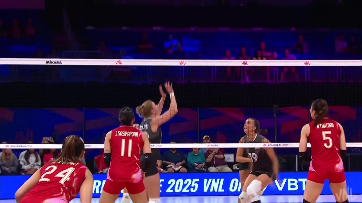 #VNL2025: CANADA 🇨🇦 TAKES THE LEAD! It’s 2-1 in Arlington — Thailand 🇹🇭 must win Set 4 to stay in the VNL for 2026! 🔥 High drama. Everything on the line. 📺 Watch it LIVE on VBTV: 🏐 #BePartOfTheGame #Volleyball