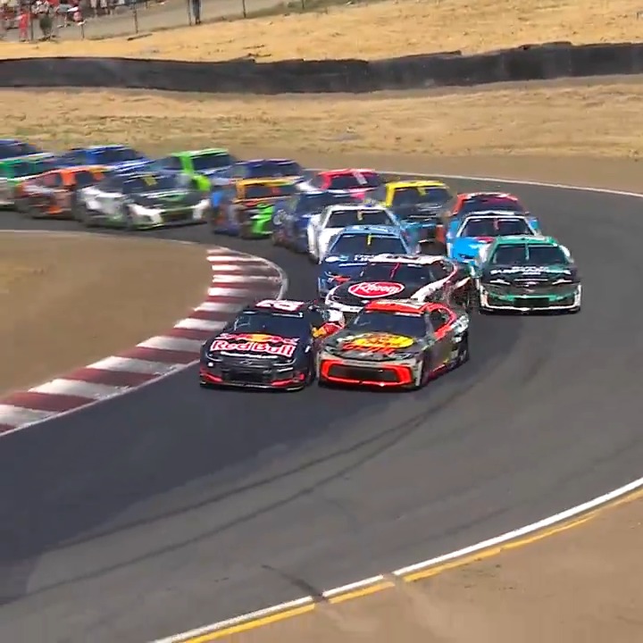 Close racing at the front, but Shane van Gisbergen maintains the advantage! Less than five to go in Sonoma!