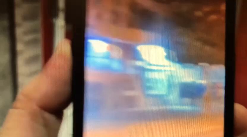 ULTRAS DESTROZAN UN KEBAB MARROQUÍ EN TORRE PACHECO ... y David Santos se niega a decir quienes han sido a pesar de que le enseñan el video: "Yo pondré que ha entrado un grupo de gente y ha roto esto". Ultras con cascos machetes y otras armas. Vean y escuchen. Gracias David.