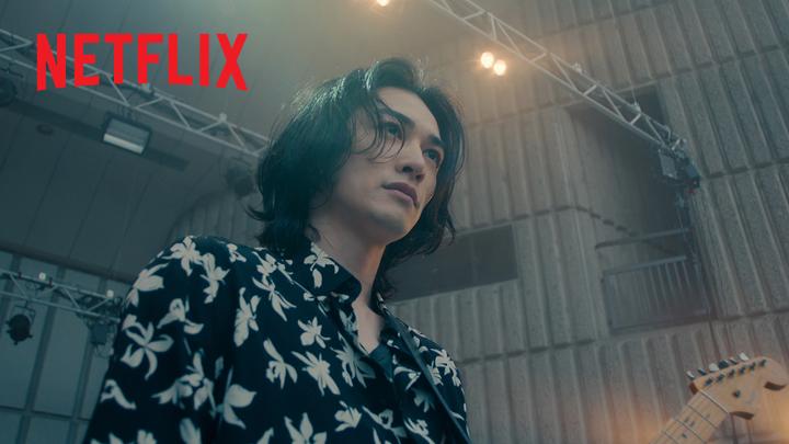 Netflixシリーズ『#グラスハート』 7月31日より世界独占スタート！ 【TENBLANK】メンバー特別映像公開！ 🎸国内外のスーパーバンドを 渡り歩いてきた凄腕ギタリスト ギター・高岡尚（町田啓太） #GlassHeart