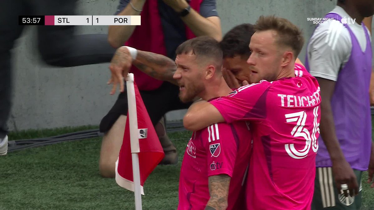 Hartel roofs it for St. Louis!😯 We're tied 1-1 on Sunday Night Soccer.