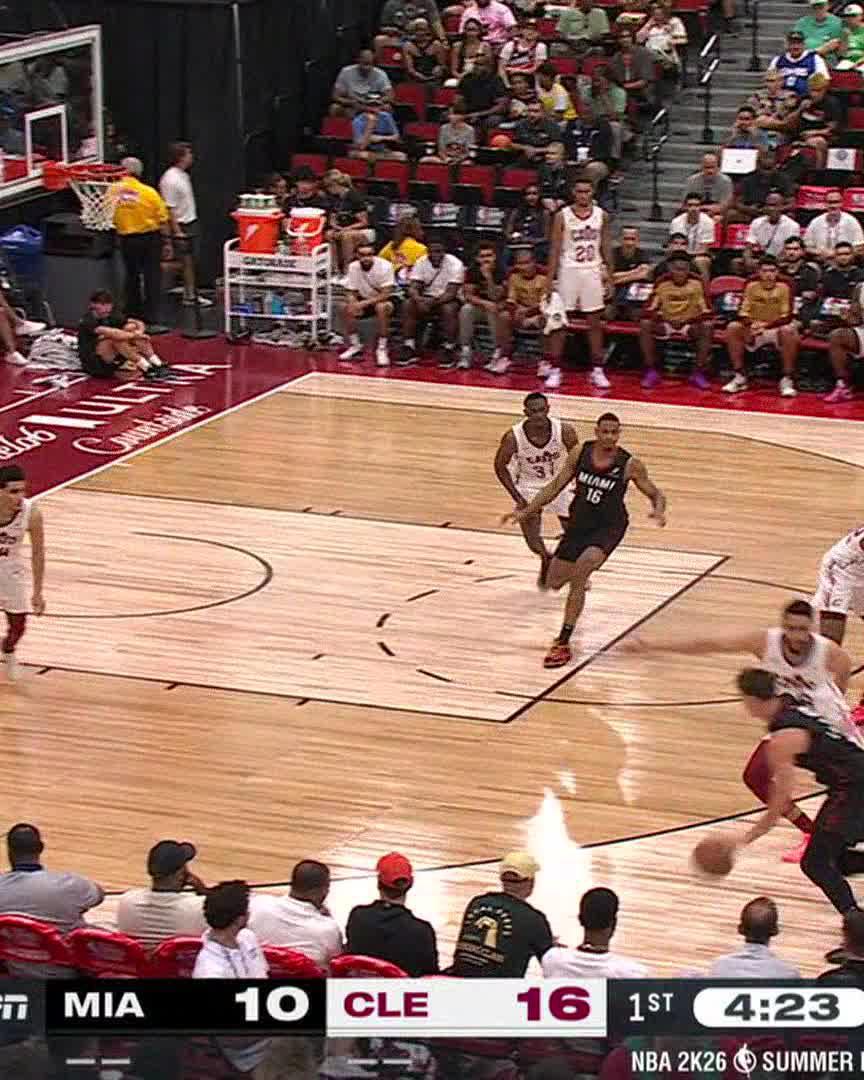 Kel'el Ware looks primed for Year 2 🔥 17 PTS (7-10 FG), 6 REB and 2 BLK for the Miami HEAT big man in the first half!