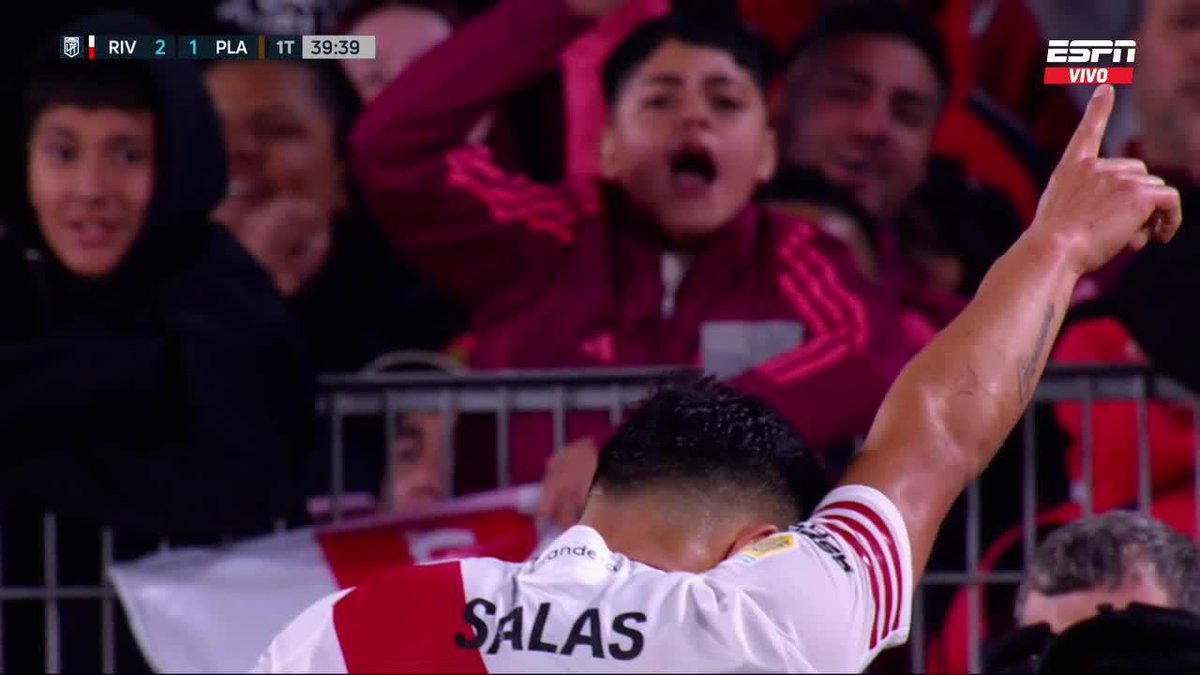 ¡DE MAXI CON DEDICATORIA AL GRAN MATADOR SALAS! El flamante refuerzo de River debutó rompiendo redes, para el 2-1 del Millonario sobre Platense por el #TorneoClausura y con un festejo inolvidable del gran José Marcelo, un ídolo de la Banda Sangre.