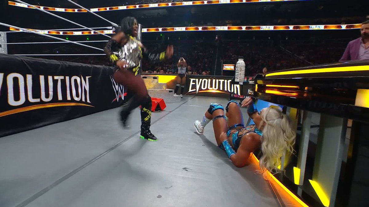 "Are you okay? Are you okay?" Us if we were the referee 😬