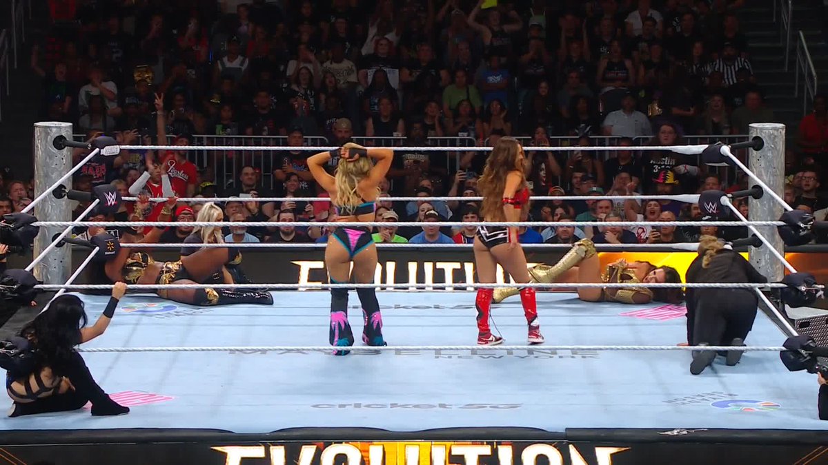 Not cool, CHELSEA GREEN 😡 Valerie Loureda and Nikki Bella weren't having any of that 🙅‍♀️