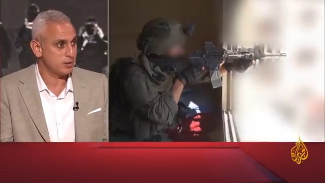 القناة 12 الإسرائيلية: جنود بوحدات النخبة يقولون إن القيادة تكلفهم بمهام لا تتوافق مع تدريباتهم، وأنهم يقومون بمهام وحدات المشاة بسبب النقص بعد مقتل وجرح نحو 10 آلاف جندي.. التفاصيل مع مراسل #الجزيرة إلياس كرام #حرب_غزة #الأخبار