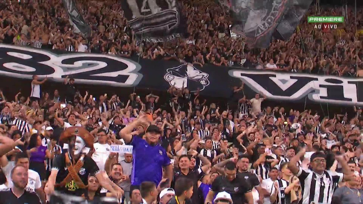 A festa da torcida do Ceará no Castelão após a vitória no clássico contra o Fortaleza. 🎥 Premiere | ge