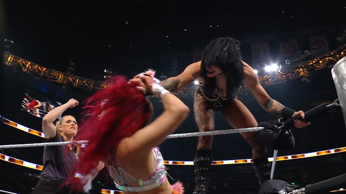 .IYO SKY took out the ref and RheaRipley_WWE is NOT happy 😡