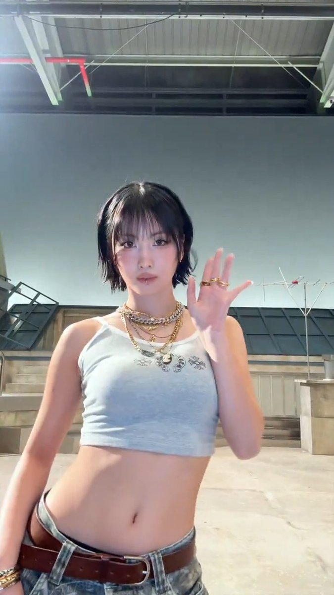 Come on dip your hip into it 💃 4️⃣ Listen [THIS IS FOR] 4️⃣ #TWICE #트와이스 #THISISFOR