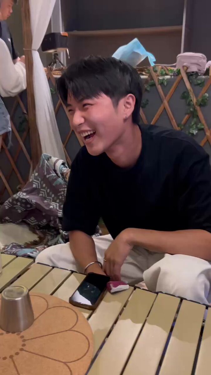 那個時候我才19歲 當時想靠自己很爛的酒量 放倒所以有人。