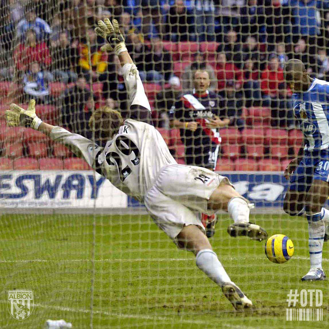 On this day in 2004… 🗓️ West Brom signed Tomasz Kuszczak! 🧤🇵🇱 He once won Match of the Day’s 2005/06 Save of the Season for this stunning stop against Wigan 🤯🤯 #WBA