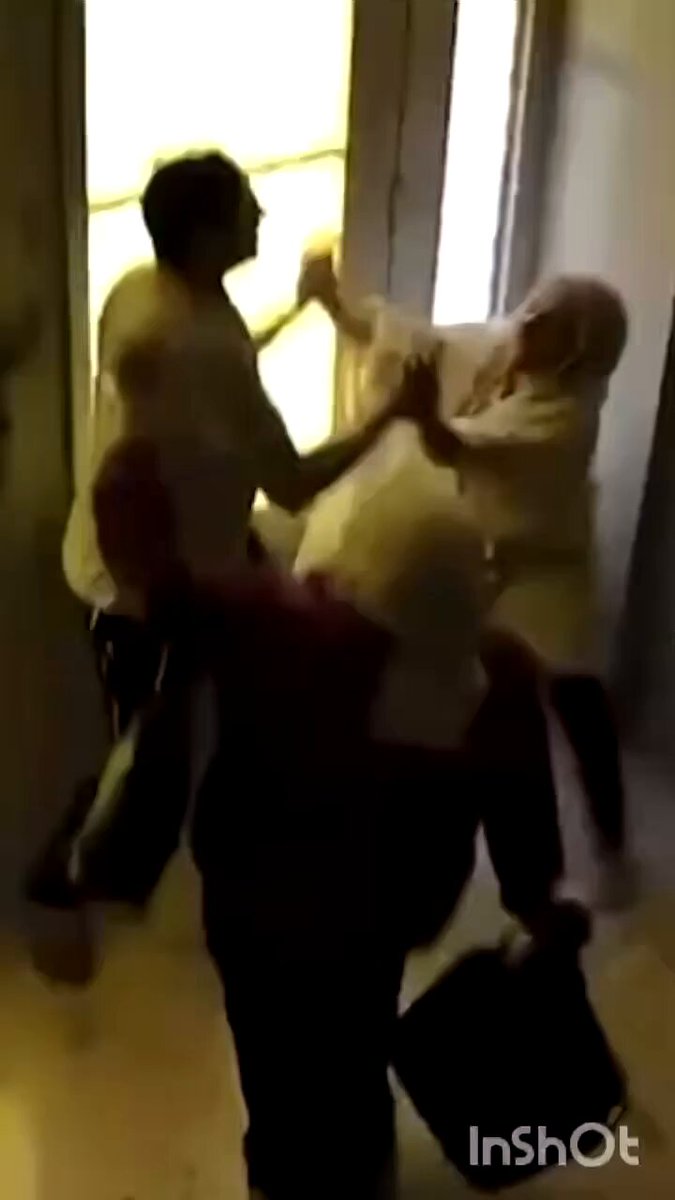 🚔🚨مباحث قسم ثاني المنصورة تتمكن من ضبط شخصين بتقسيم طرطير إعـ ـتديا بالضـ رب على أستاذة بكلية الطب – جامعة حلوان ونجلتها صيدلانية وأخرى طالبة في كلية طب الأسنان👇 بجد بجد فيديو مرعب والواحد مقفول من اللي بيحصل