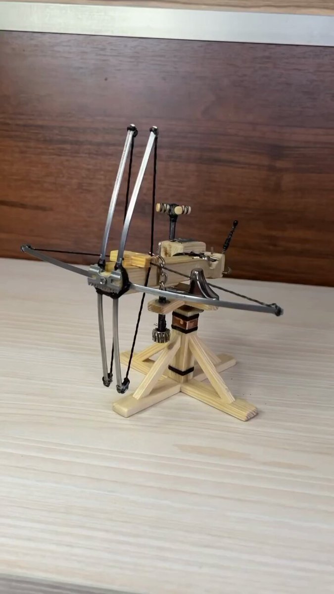 The ingenious mechanics of a ballista. [📹 kudriavskiy]
