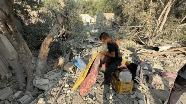 VIDEO: 🇵🇸 🇮🇱 Israeli strikes kill 43, Gaza civil defence says, as truce talks stall Gaza's civil defence agency said Israeli air strikes on Sunday killed at least 43 people, including children at a water distribution point, as ceasefire talks between Israel and Hamas stalled