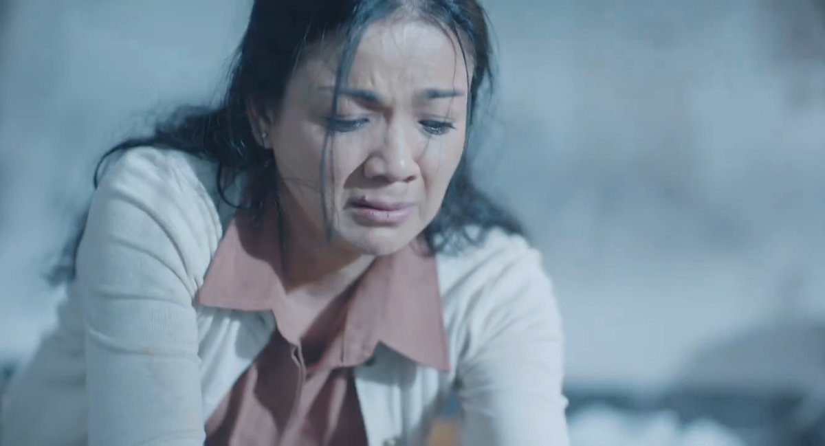 Nirina Zubir main film horor lagi, main jadi karakter ibu yang ditinggal mati sama anaknya. Panggilan Dari Kubur, 14 Agustus di bioskop!
