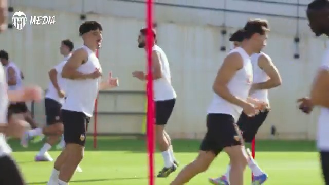 ▶️ Hoy, doble sesión de entrenamiento 🎥 El equipo sigue trabajando en Ciudad Deportiva #ADNVCF 🦇