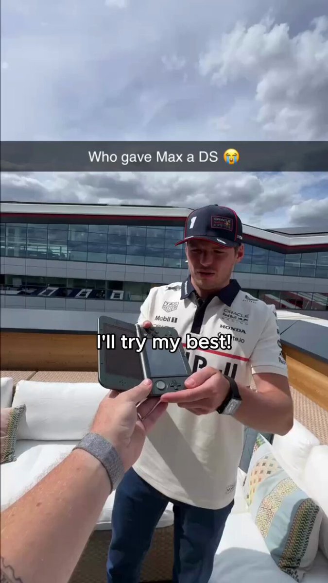 max filming on a nintendo DS 😁 [🎥 redbullgamingsphereldn]