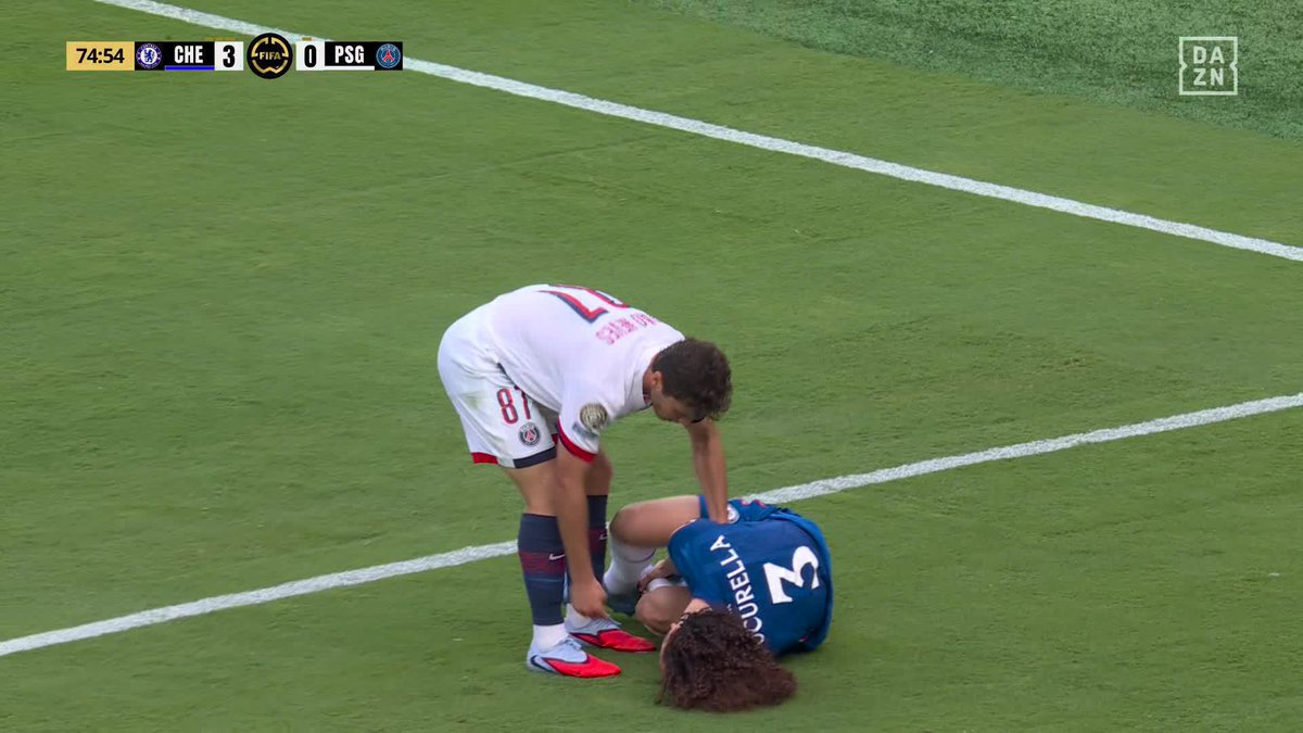 Avant son expulsion, João Neves était déjà en train de perdre ses nerfs face à Cucurella ! 🇵🇹😤