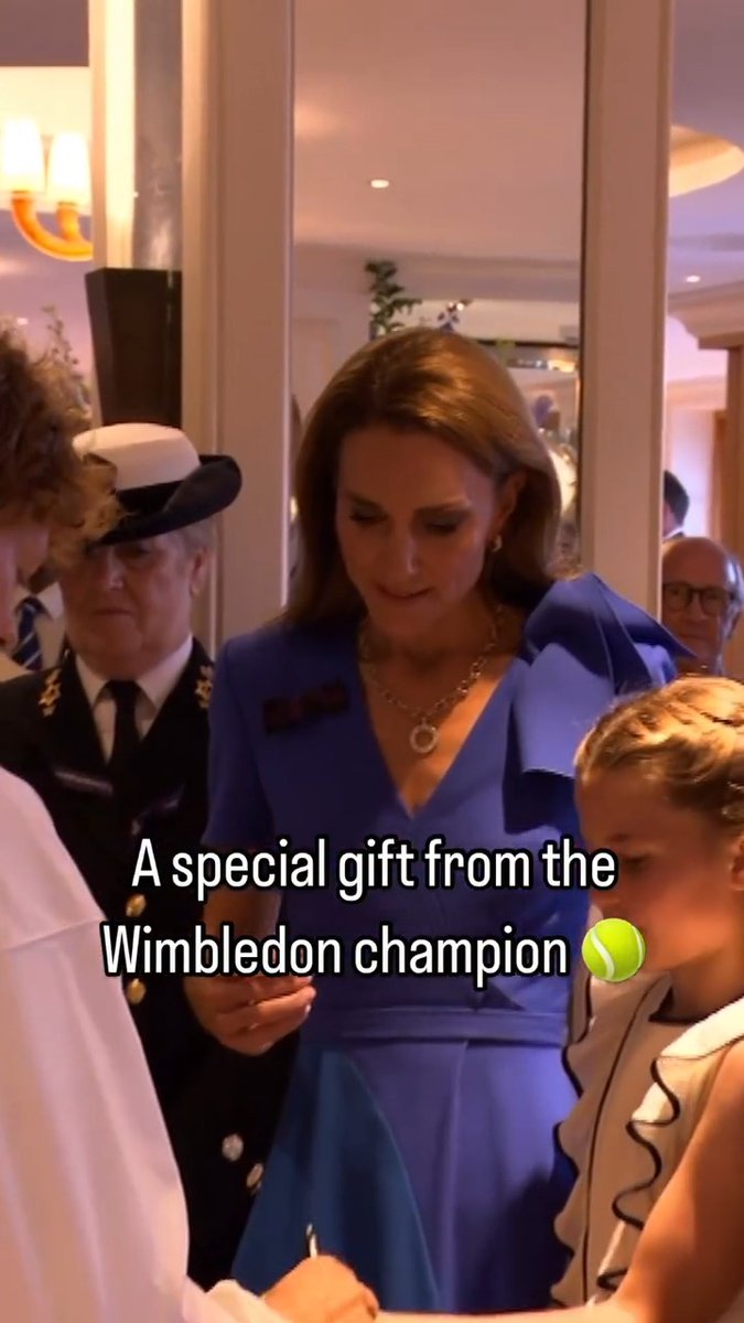 A lucky #PrincessCharlotte and #PrinceGeorge received signed tennis balls from Jannik Sinner following his first Wimbledon Championship win 🎾👑 📷: Wimbledon #PrincessKate #RoyalFamily