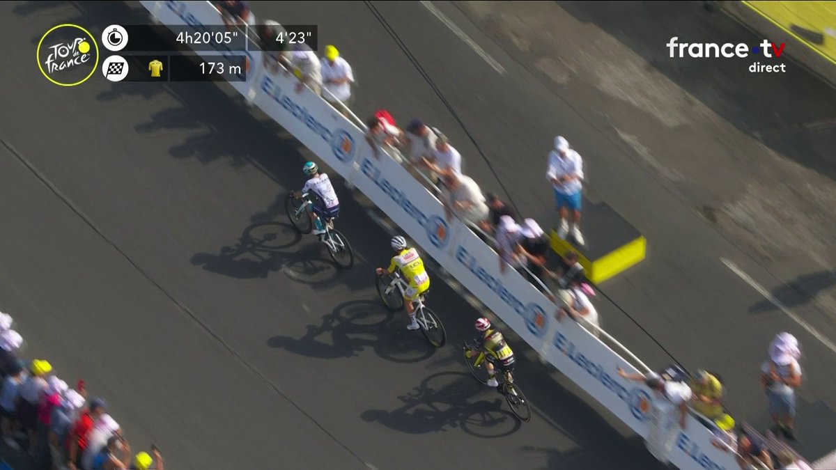 Lenny Martinez qui remercie carrément Tadej Pogačar et Jonas Vingegaard de pas lui avoir disputé le sprint pour la 8ème place #TDF2025