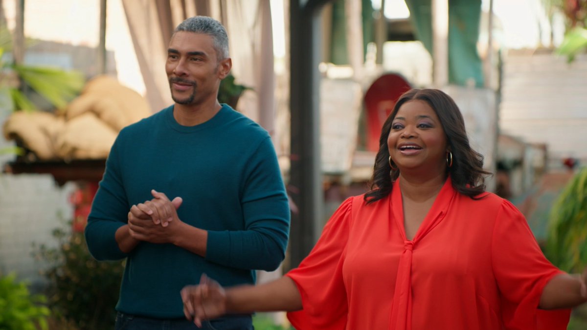It’s almost time for #FamilyRecipeShowdown 🔥 Hosted by the legendary Octavia Spencer and chef extraordinaire Dook Chase, this is where treasured family recipes go head-to-head for bragging rights and a big prize… $10,000! Don’t miss a special double premiere starting Thursday at 9|8c!