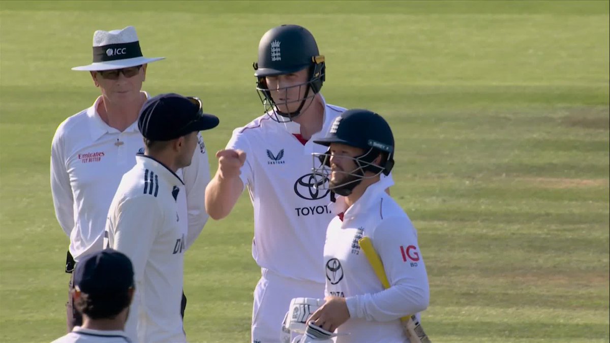 "If you go after one, you're going after eleven of them" 👊 Nasser Hussain and Stuart Broad analyse the altercation between Zak Crawley and Shubman Gill that sparked the third Test into life late on Day Three at Lord's 🔥