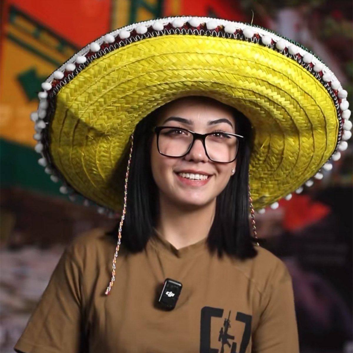 🇺🇦Ucrania busca reclutar extranjeros con un video en español El Ministerio de Defensa de Ucrania ha publicado un video destinado a público extranjero, en el que una joven formula una invitación para enrolarse en el Ejército. ➡️