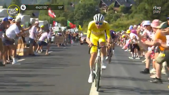 As Vingegaard said in post-stage intrw, this is definitely area he has taken a step forward after Dauphine. Pogacar couldn't distance Vingegaard in 1st week, except for a few sec in Rouen. 1st week was about explosiveness, 💥s on ⛰️s for 0:30. 🇫🇷 #TDF2025