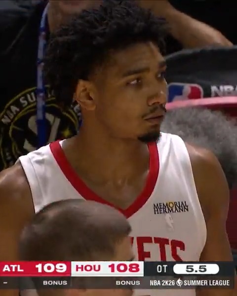 "What am I watching?" 😭 Jermaine Samuels Jr.'s lob attempt went right through the basket 😬