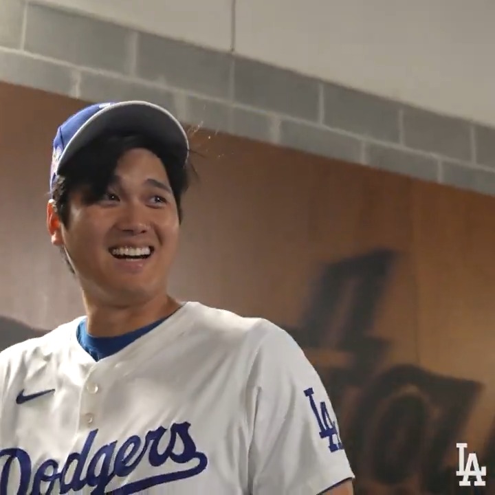 100人の大谷翔平とゴリラを戦わせたら、どっちが勝つ?という質問をされ 「100人の僕だよ。僕は強いからね」と笑いながら返答w 🎥Los Angeles Dodgers #大谷翔平