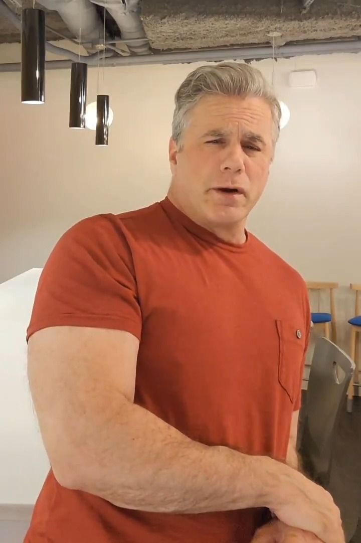 Epstein crisis can be solved by giving the records to Judicial Watch ⚖️ under FOIA...now. Attorney General Pamela Bondi FBI Director Kash Patel Dan Bongino