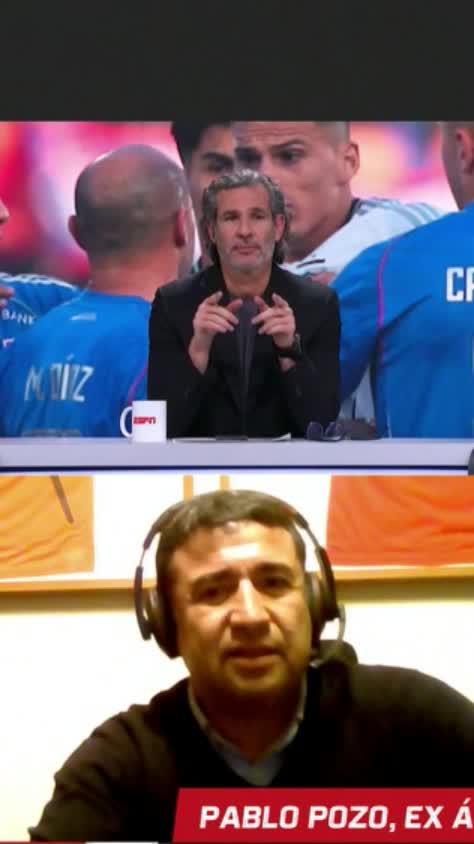"ES UN CONTACTO QUE NO GENERA LA CAÍDA" Patricio Yáñez junto al ex árbitro Pablo Pozo y los panelistas de #ESPNF90Chile, analizaron la jugada que definió el Superclásico a favor de Universidad de Chile, tras el cobro de un penal de Sebastián Vegas sobre Fabián Hormazábal.