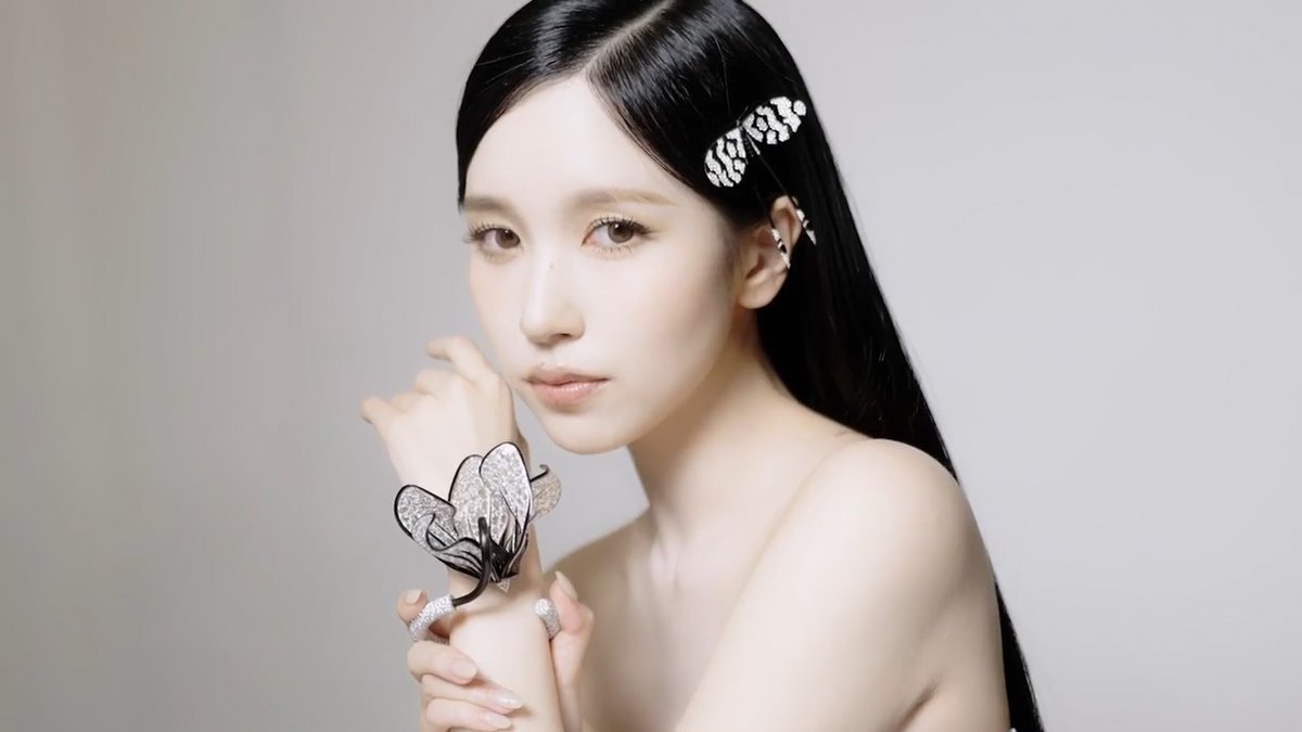 MINA FOR BOUCHERON & L'OFFICIEL JAPAN BEHIND THE SCENES