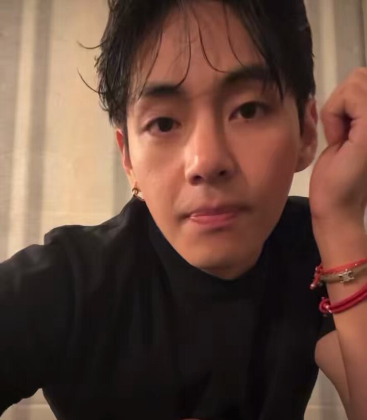 TAEHYUNG IS LIVE ON IG!!!!!