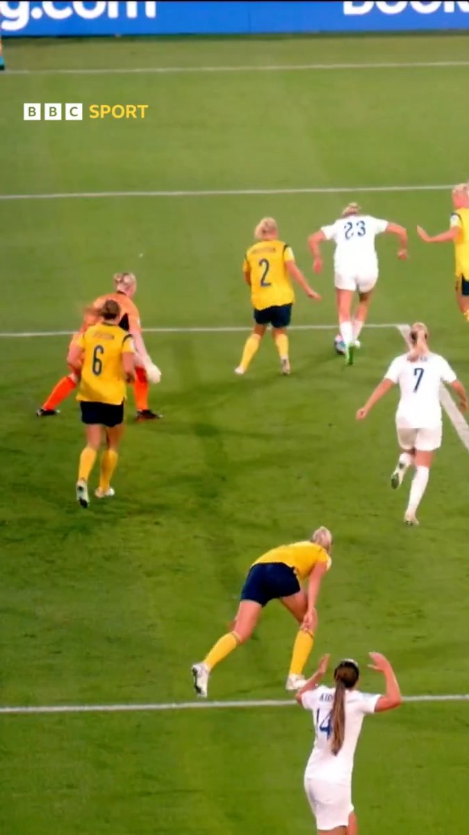 "WOW! ALESSIA RUSSO WHAT WAS THAT?!" 😮🤩 #WEuro2025