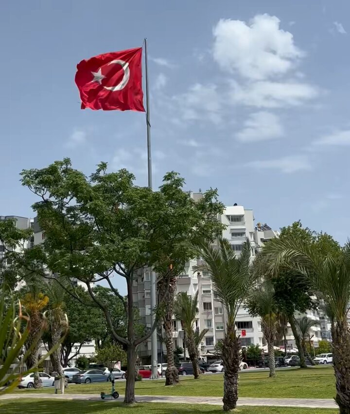 Bu memleketin ekmeğini yiyip ihanet eden, bir gün mutlaka ekmeğini yediği yerden kurşunu yer.🇹🇷 #15TemmuzuUnutma