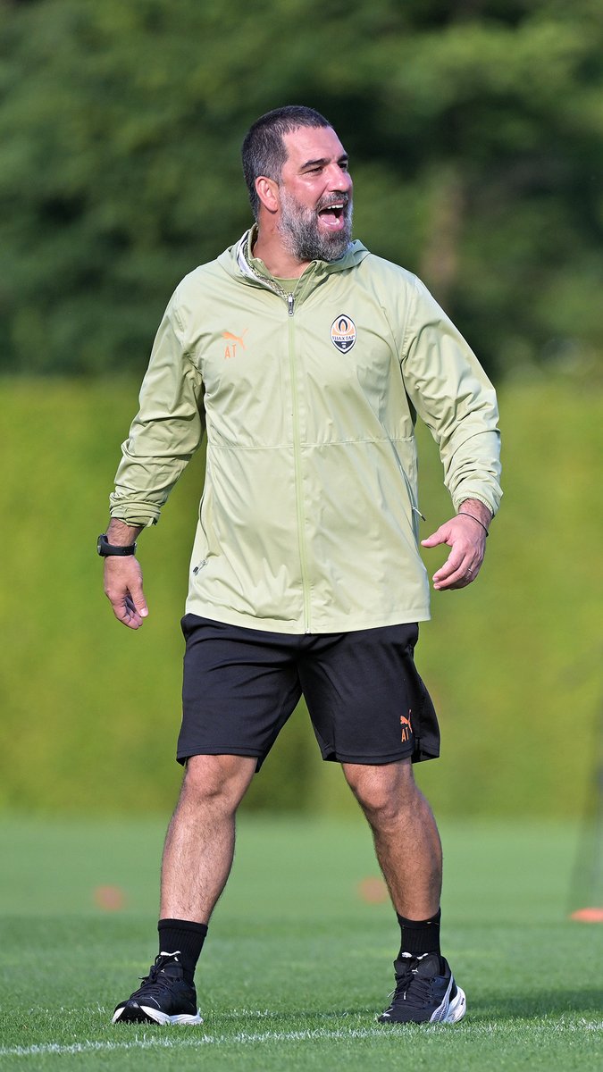 Shakhtar antrenmanında Arda Turan'ın hırslı tavırları dikkat çekti.