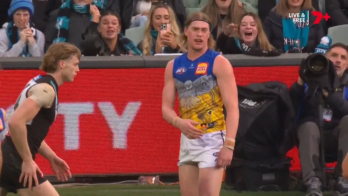 "He is a young kid who plays with a whole heap of passion, he's sticking up for his football club." 🗣️ Daisy and Hodgey are backing in Harley Reid
