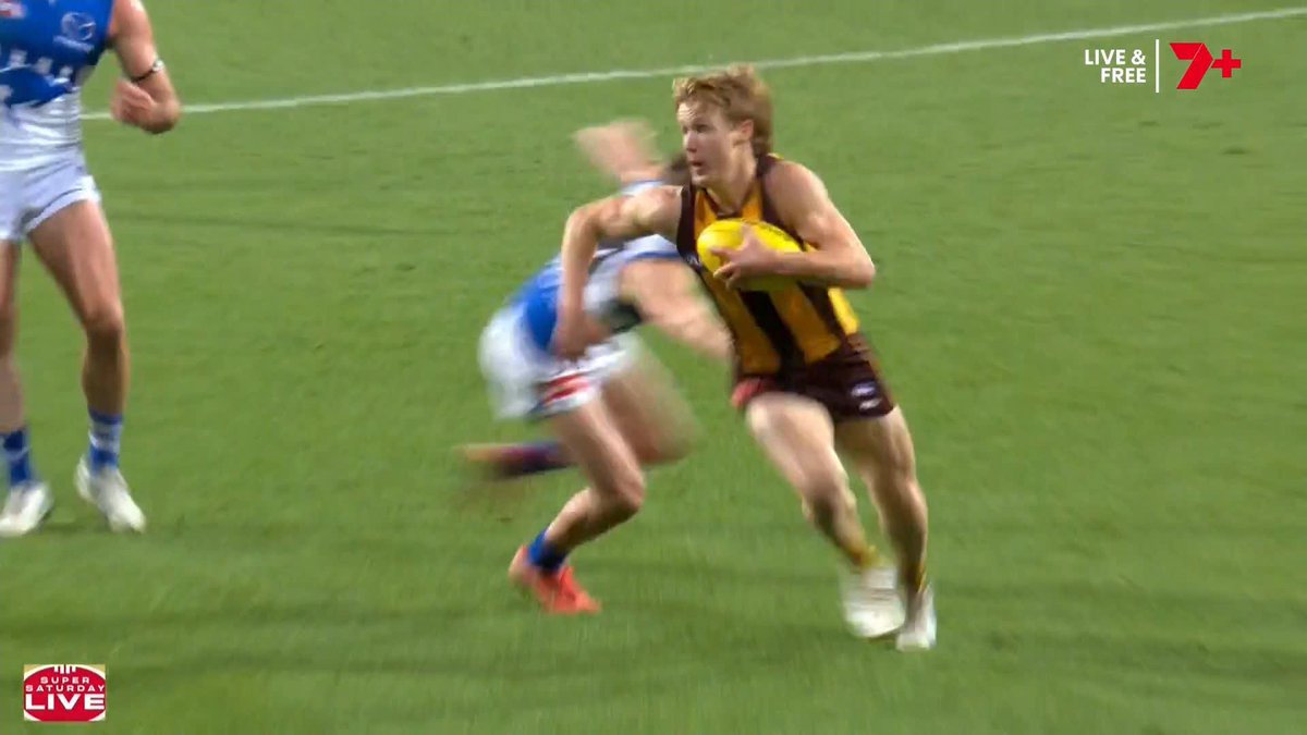 "If I'm Essendon, dare I say it, if I'm Geelong, if I'm Collingwood ... I'd be absolutely enquiring about Cam Mackenzie." 🗣️ Kane Cornes on a "disgruntled" Hawk, per Mitch Cleary