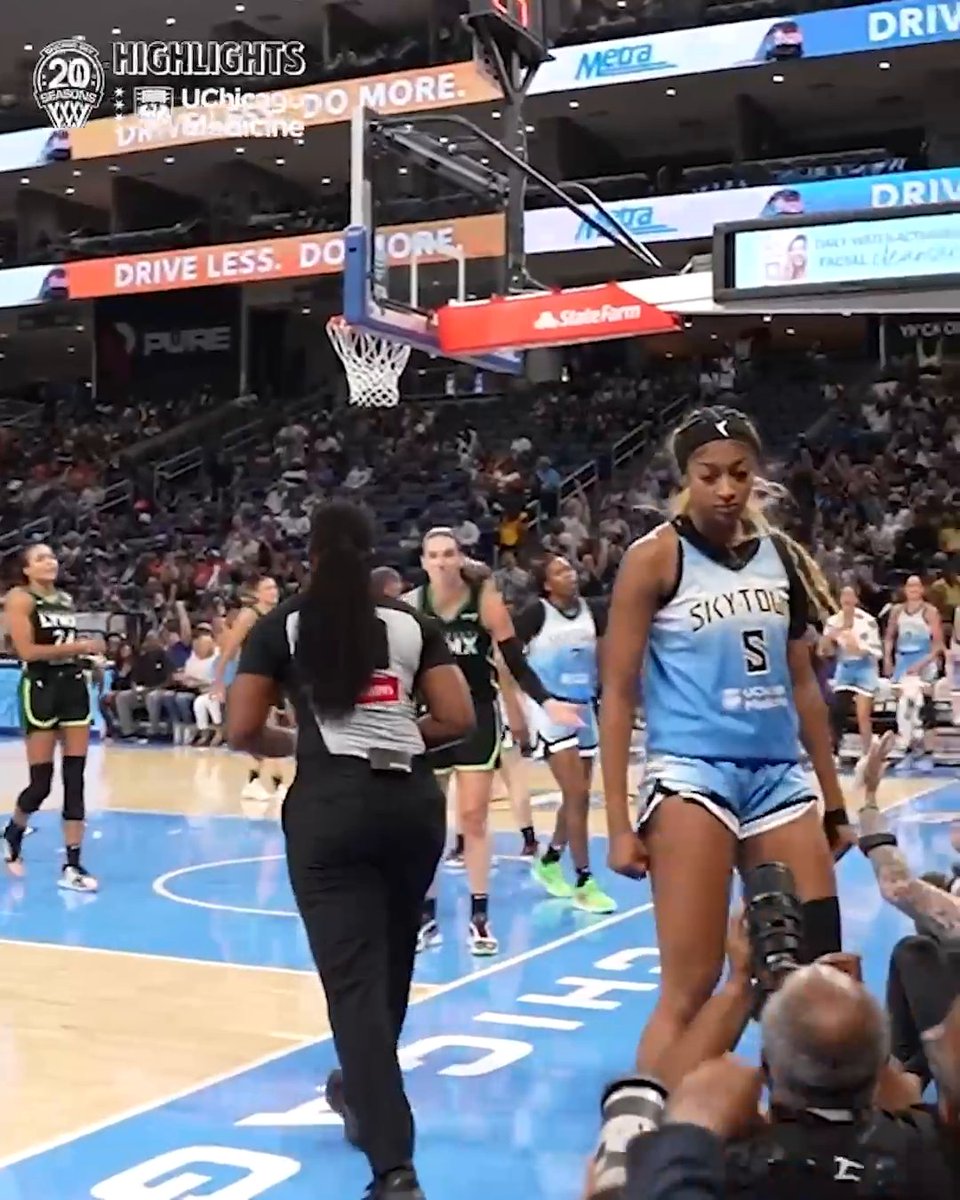 Wait for this shot of Angel Reese 🔥 (📸 Chicago Sky, John L. Alexander, On Air Daily News)
