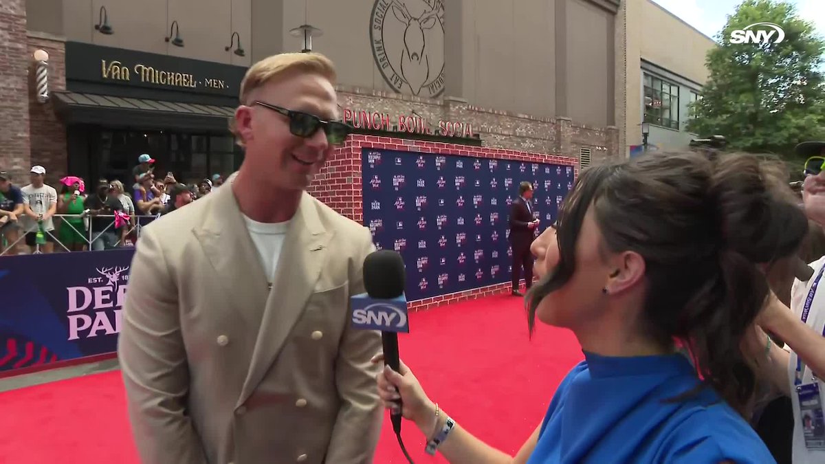 "Thankfully I didn't put anything together... If I were to come out here, I'd come out here in jorts and a tank top" 😂 Pete Alonso on putting his Red Carpet outfit together
