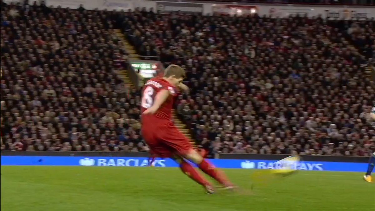 Steven Gerrard's long range passing in the Premier League 🤩