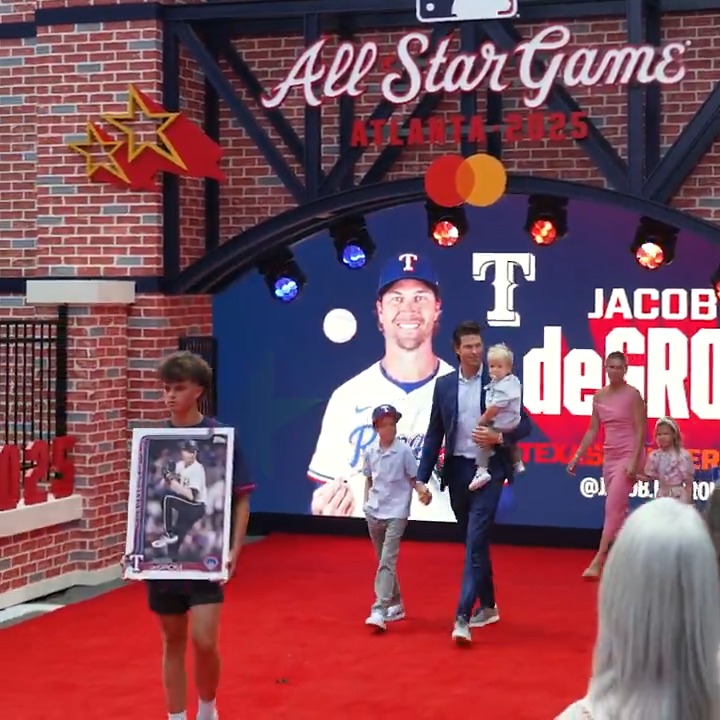 The deGrom's are here!