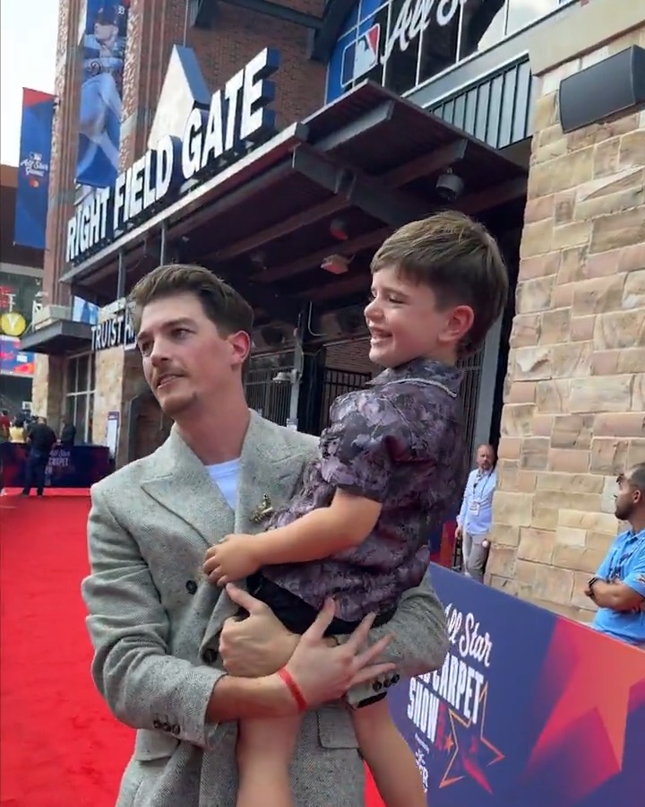 Carlos Rodón's son was getting tired at the Red Carpet Show and "Uncle Max" Fried came to the rescue! 🫶 MLB Network x Deer Park®