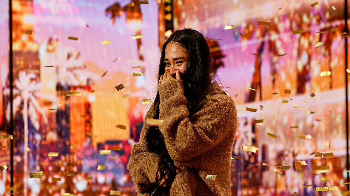 #GoldenBuzzer! Great pick Sofia Vergara! #AGT