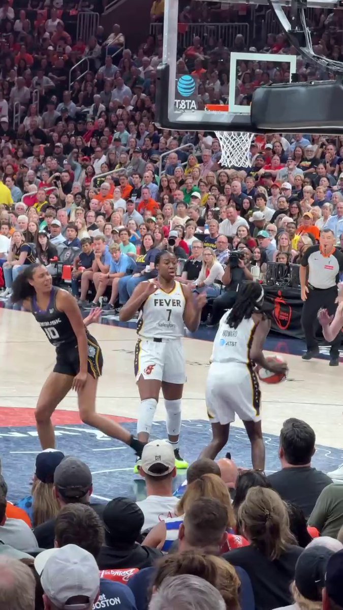 The Fever are getting it done on both sides of the ball early 💪 📺 ESPN