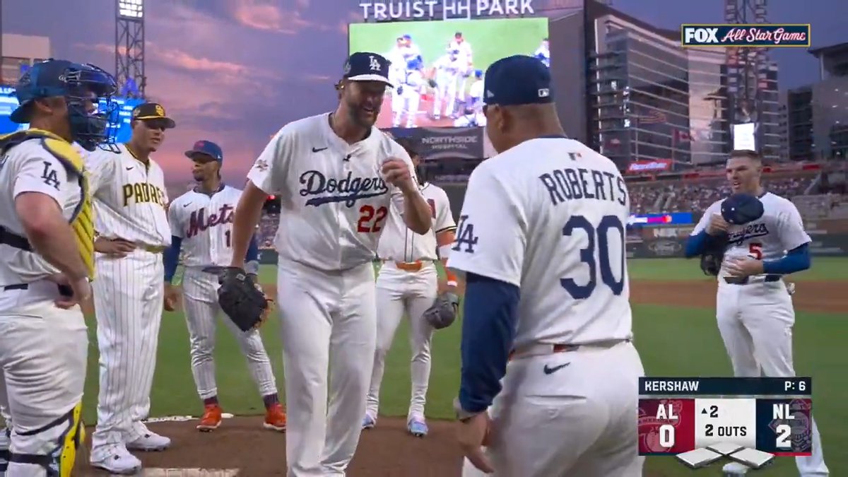 Clayton Kershaw exits what could be his final All-Star Game ⚾️ (via Los Angeles Dodgers)