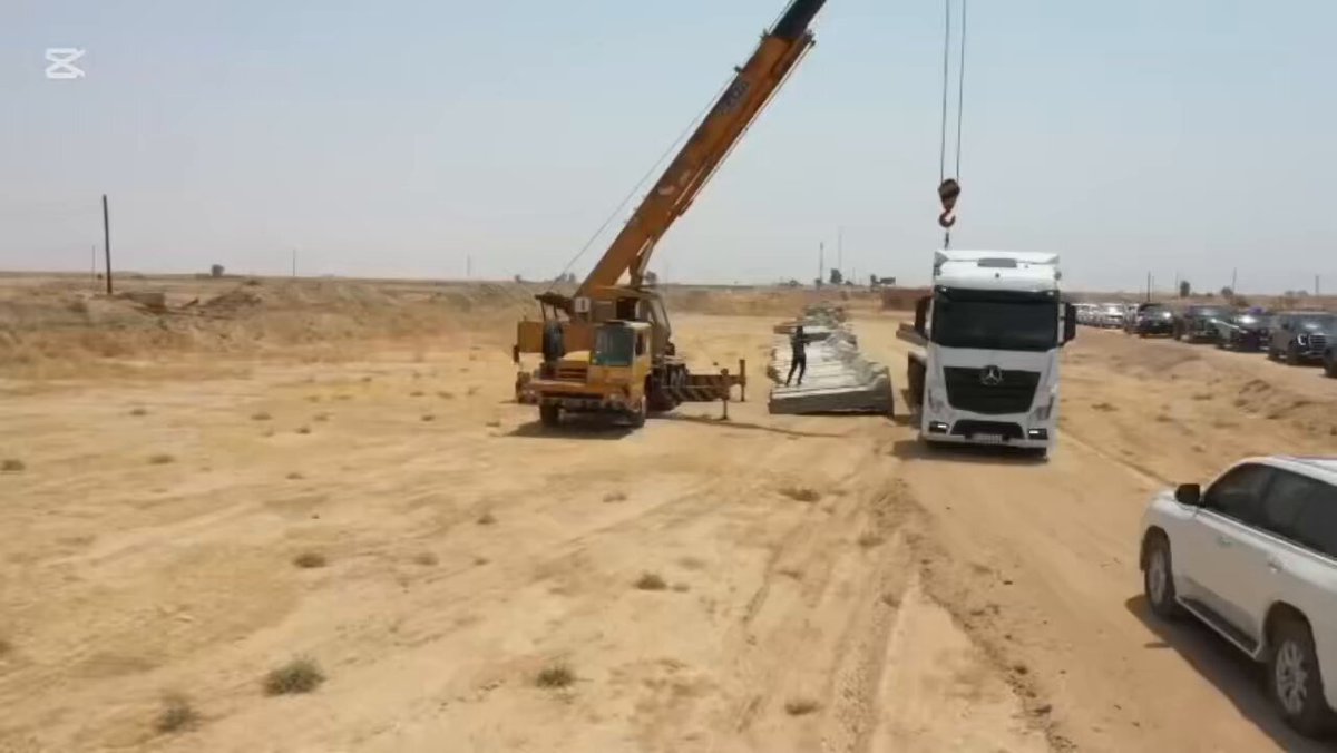 في خطوة تصعيدية، بدأت الميليشيات الشيعية المنتشرة في مدينة سامراء بجلب المزيد من الحواجز الكونكريتية، في محاولة لفرض طوق خانق يُقيّد حركة الأهالي ويحوّل المدينة إلى سجن كبير تحت سيطرتهم #سامراء #الحشد_الشعبي_الإرهابي #الحشد_منظمة_ارهابية #سرايا_الارهاب