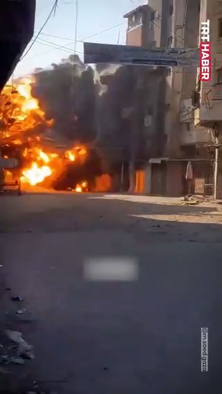 Soykırımcı İsrail, Gazze'yi yerle bir etmeye devam ediyor.