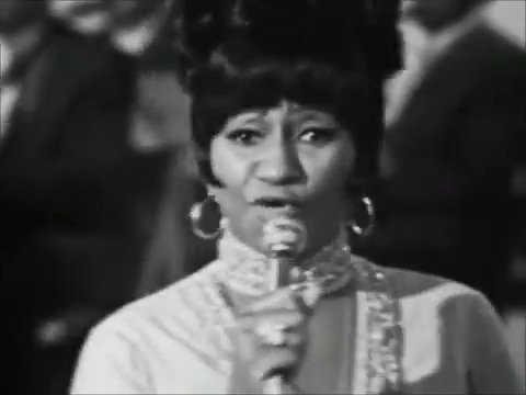 #Undíacomohoy (2003) fallecía la gran Celia Cruz. Tenemos el 'corazón contento' de seguir reviviendo sus canciones. Aquí, en su paso por 'Galas del sábado', en 1970 --> #FelizMiércoles #BuenosDías #16Julio